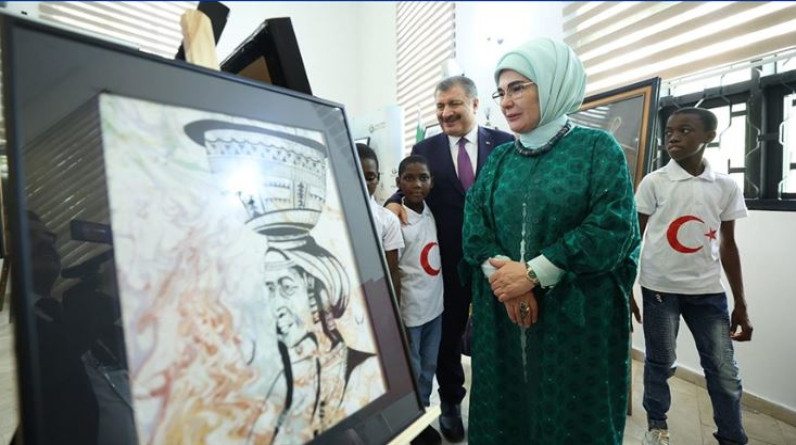 Emine Erdoğan: (Yunus Emre Enstitüsü) ismini taşıdığı büyük ozanın felsefesini kültür  köprüleri kurarak yaşatıyor